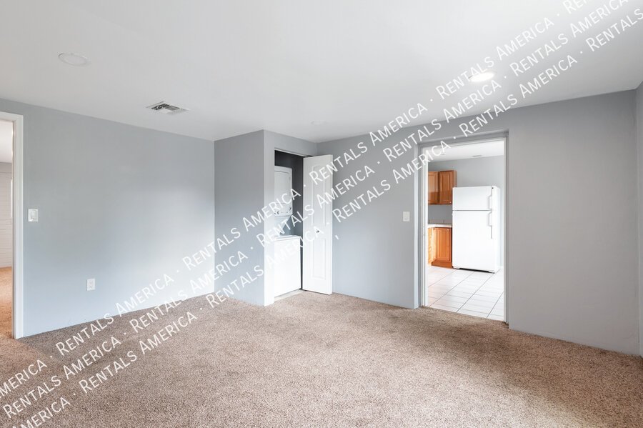 MOVE IN SPECIAL $100 off! Central location, near U of A property image