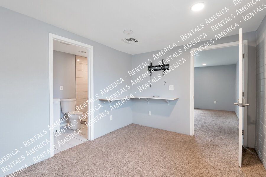 MOVE IN SPECIAL $100 off! Central location, near U of A property image