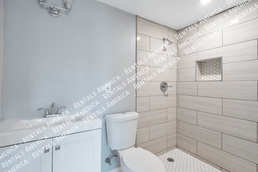 MOVE IN SPECIAL $100 off! Central location, near U of A property image