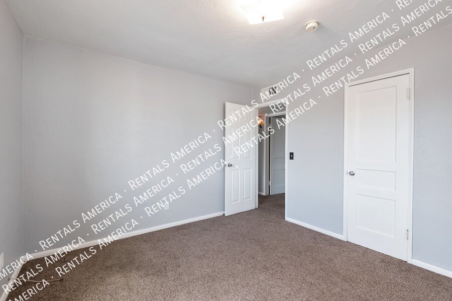 MOVE IN SPECIAL $100 off! Central location, near U of A property image