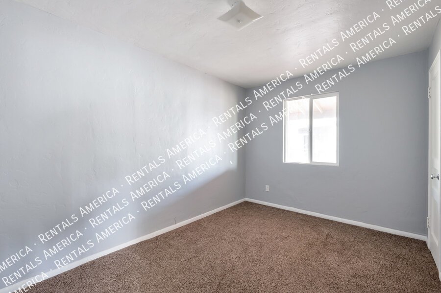 MOVE IN SPECIAL $100 off! Central location, near U of A property image