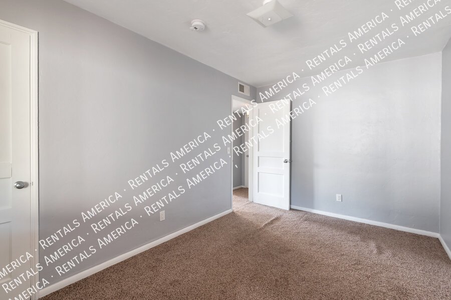 MOVE IN SPECIAL $100 off! Central location, near U of A property image