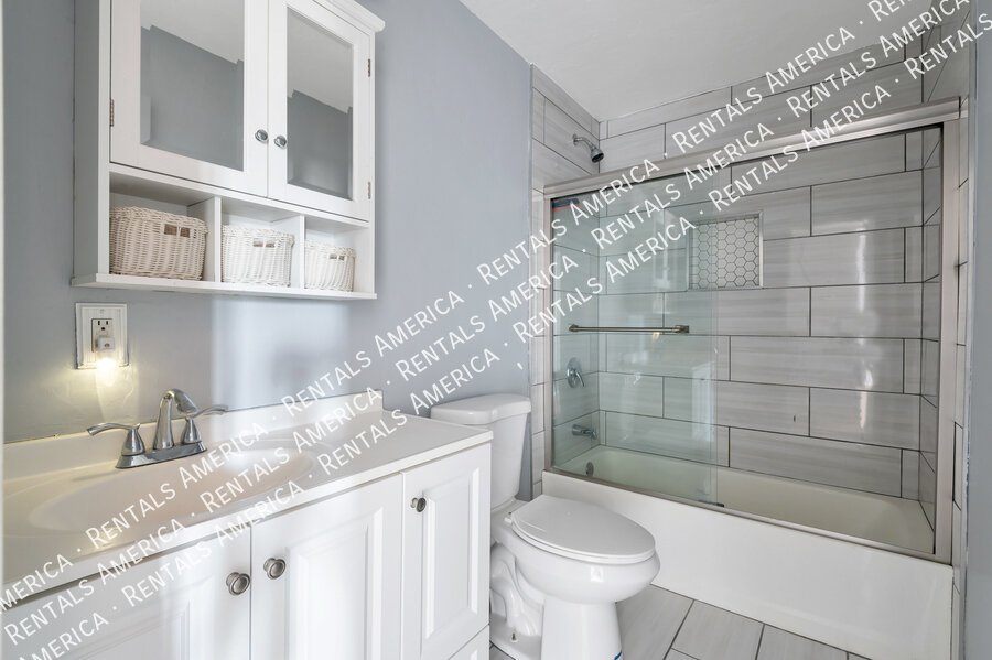 MOVE IN SPECIAL $100 off! Central location, near U of A property image