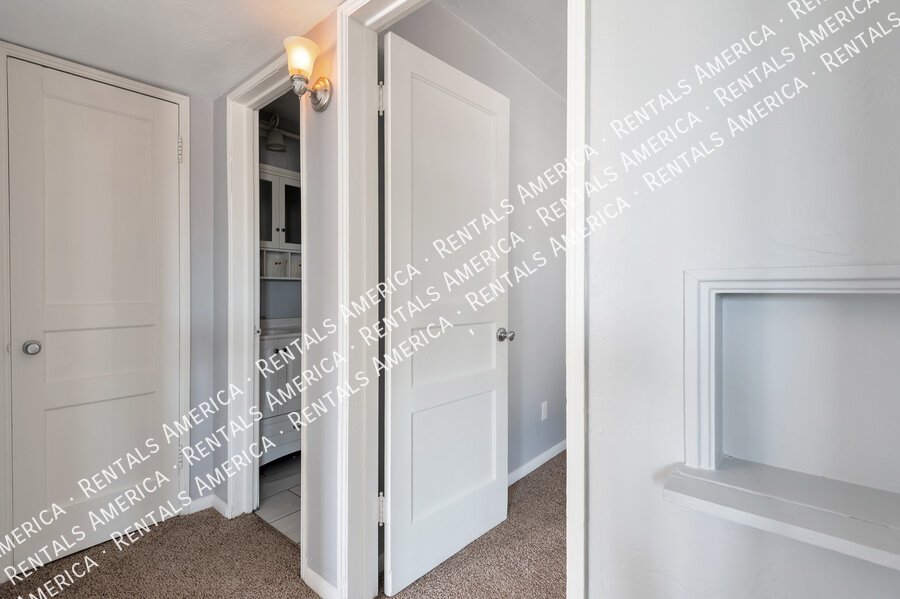 MOVE IN SPECIAL $100 off! Central location, near U of A property image