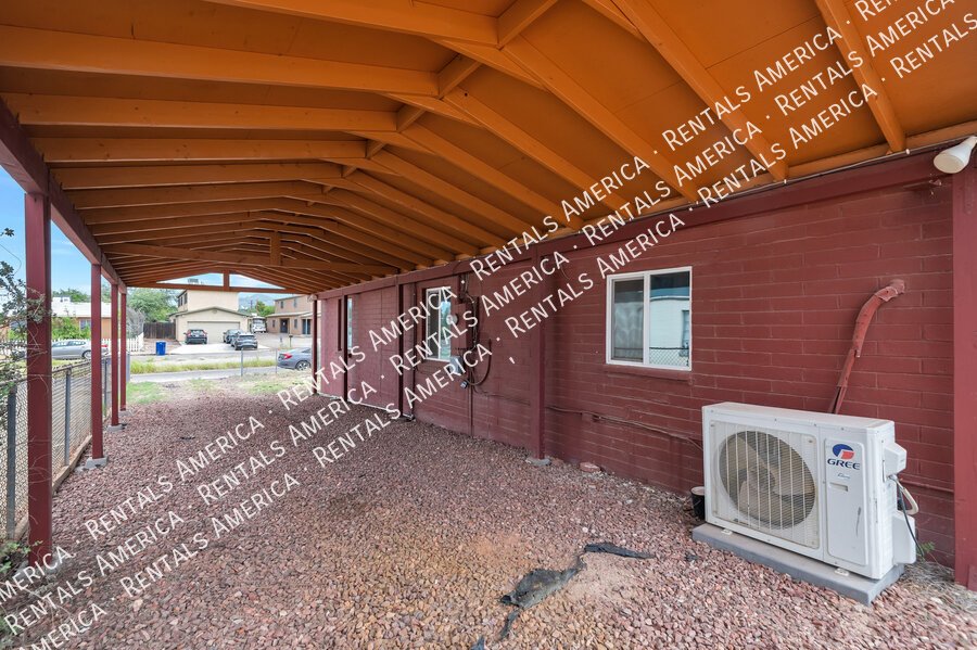MOVE IN SPECIAL $100 off! Central location, near U of A property image