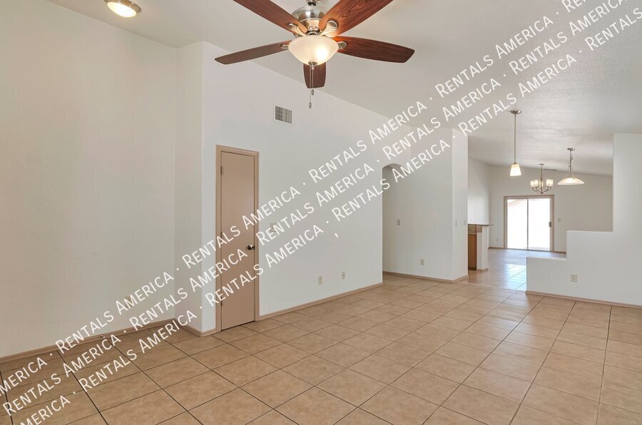 Beautiful home in a great eastside location! Tile throughout. property image