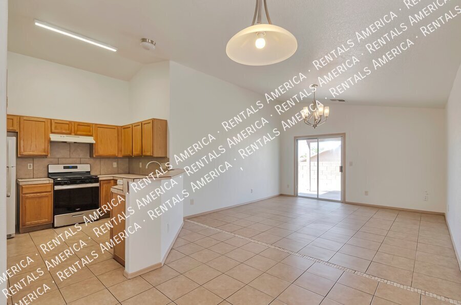Beautiful home in a great eastside location! Tile throughout. property image