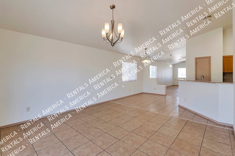 Beautiful home in a great eastside location! Tile throughout. property image