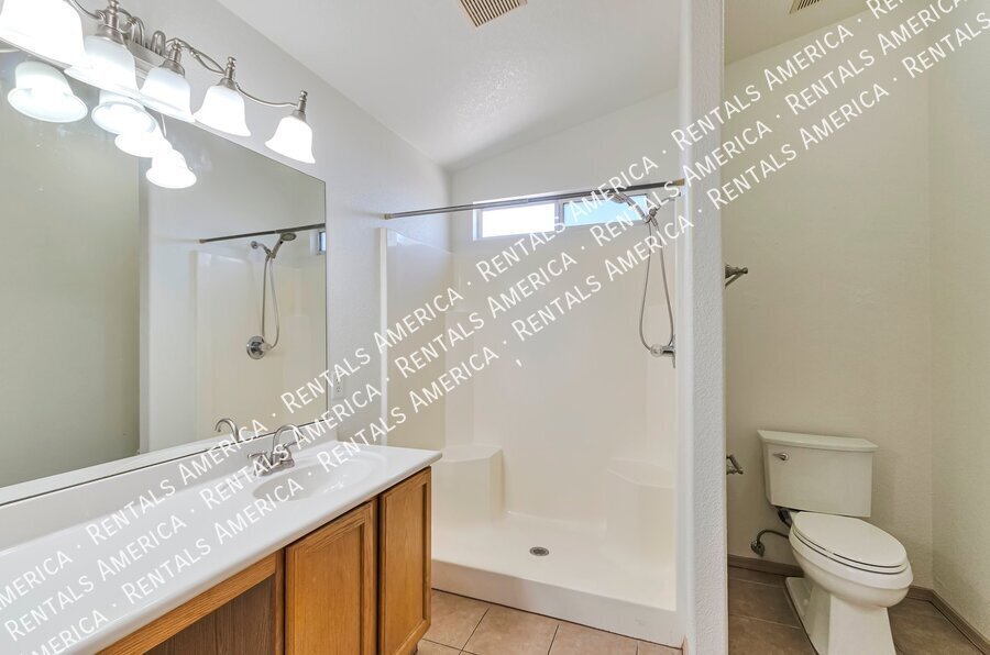 Beautiful home in a great eastside location! Tile throughout. property image