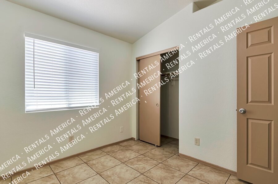 Beautiful home in a great eastside location! Tile throughout. property image