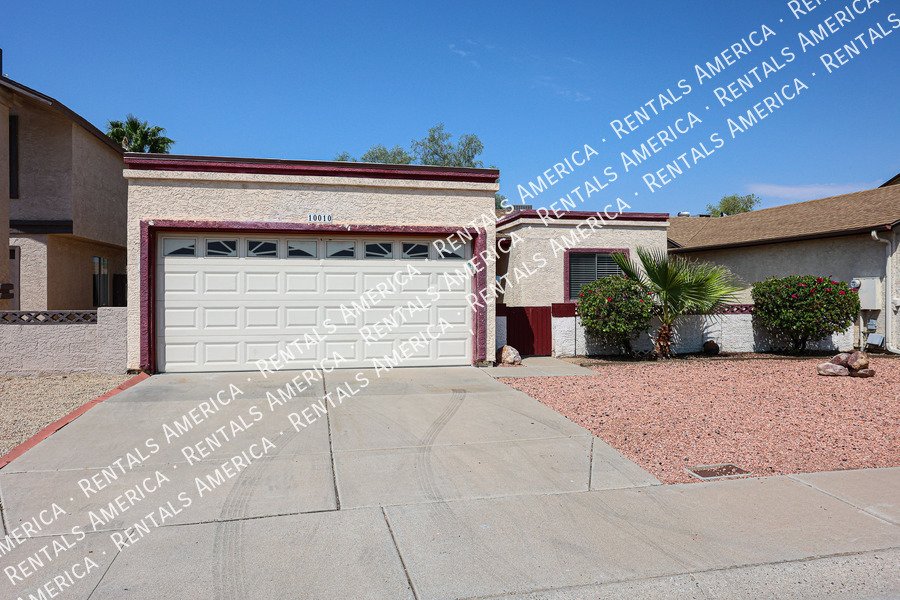 Charming 2 Bd/2 Ba Home With Garage & Fireplace! property image