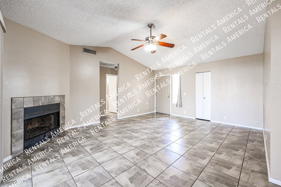 Charming 2 Bd/2 Ba Home With Garage & Fireplace! property image