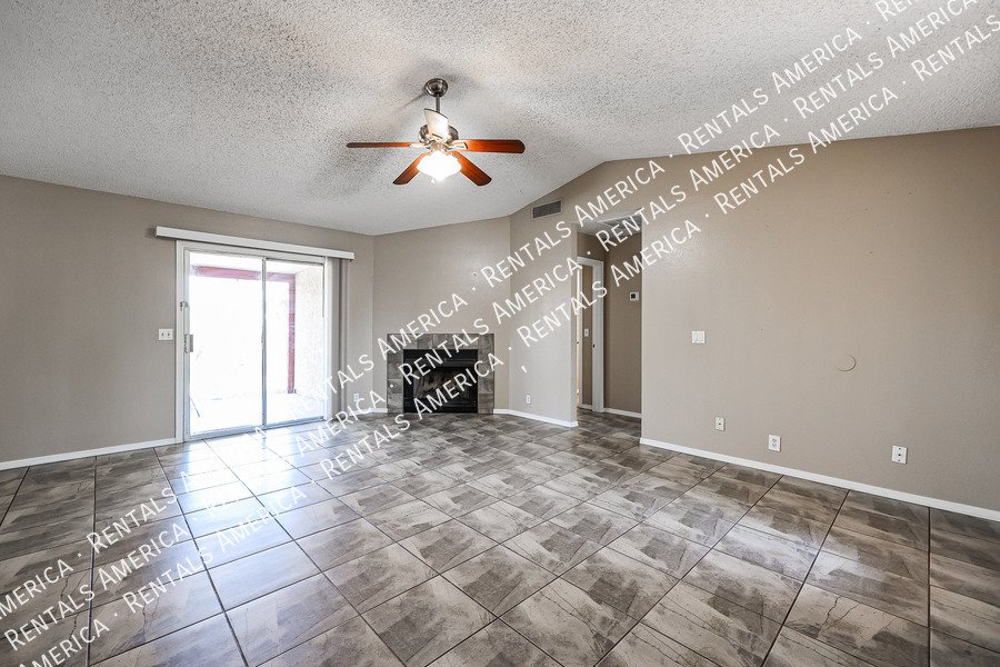 Charming 2 Bd/2 Ba Home With Garage & Fireplace! property image