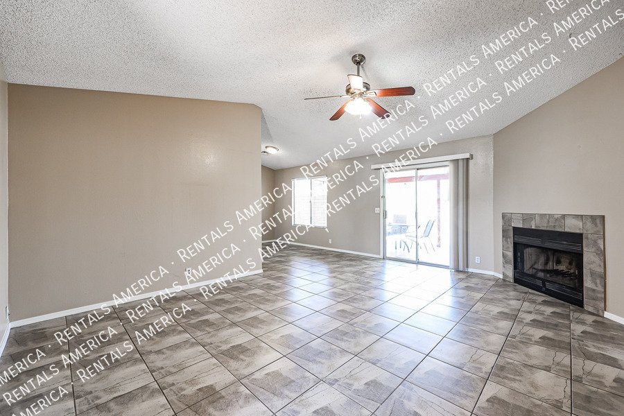 Charming 2 Bd/2 Ba Home With Garage & Fireplace! property image