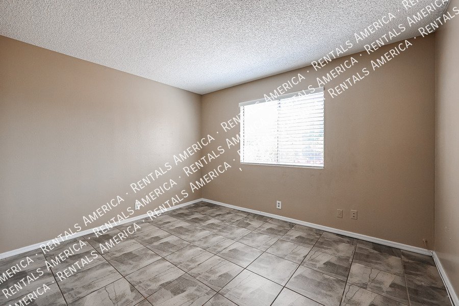 Charming 2 Bd/2 Ba Home With Garage & Fireplace! property image