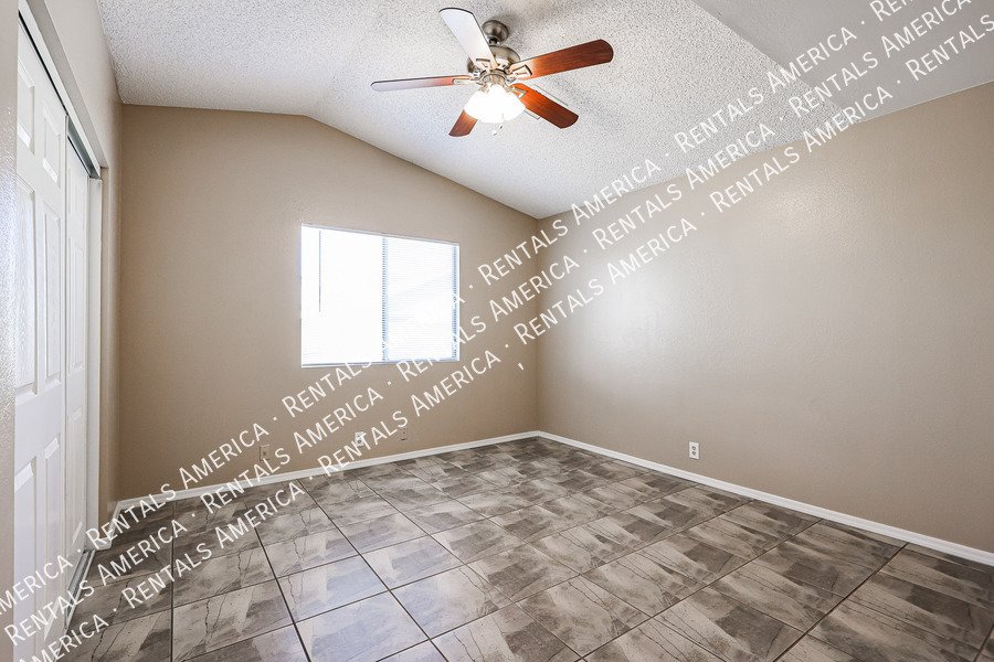Charming 2 Bd/2 Ba Home With Garage & Fireplace! property image
