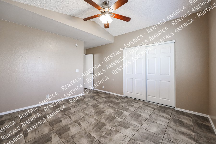 Charming 2 Bd/2 Ba Home With Garage & Fireplace! property image