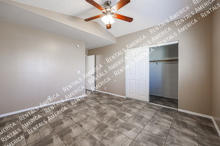 Charming 2 Bd/2 Ba Home With Garage & Fireplace! property image