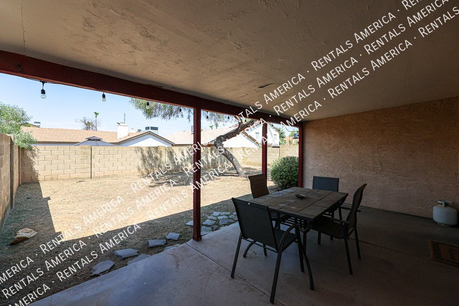 Charming 2 Bd/2 Ba Home With Garage & Fireplace! property image
