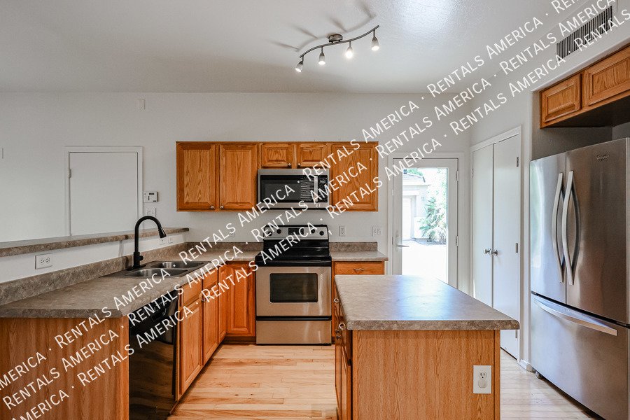 Spacious Home in The Gardens! property image