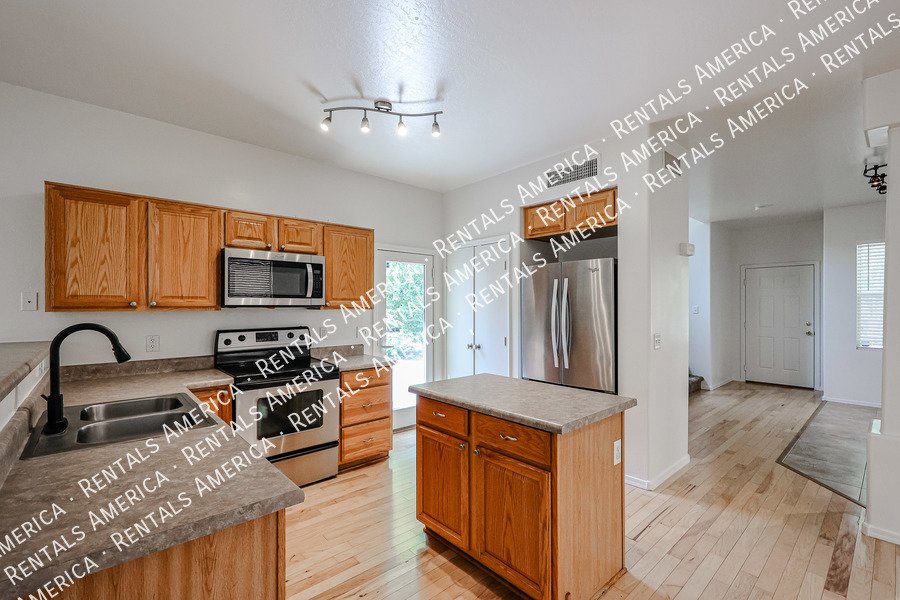 Spacious Home in The Gardens! property image