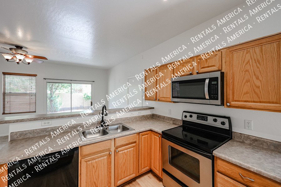 Spacious Home in The Gardens! property image