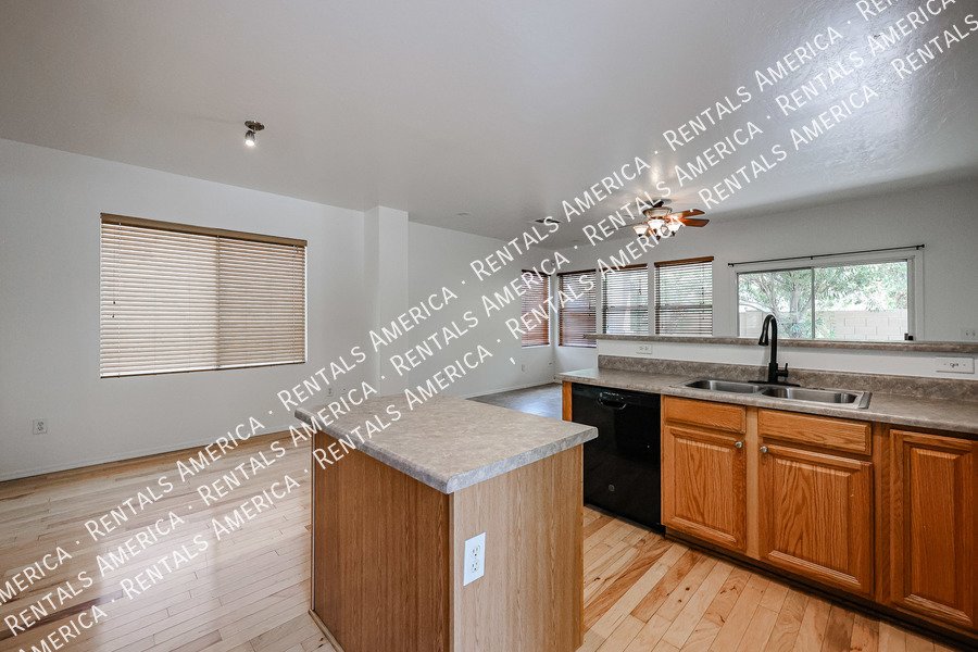 Spacious Home in The Gardens! property image