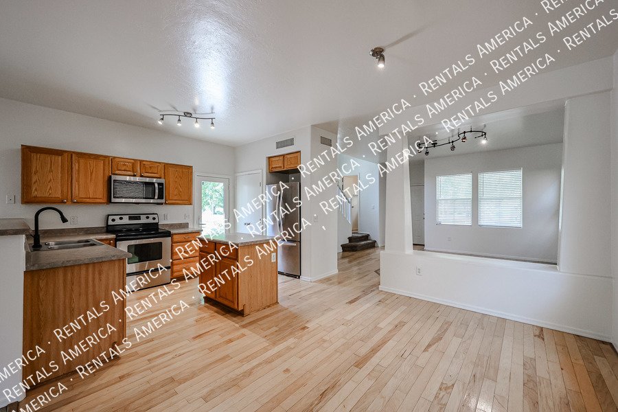 Spacious Home in The Gardens! property image