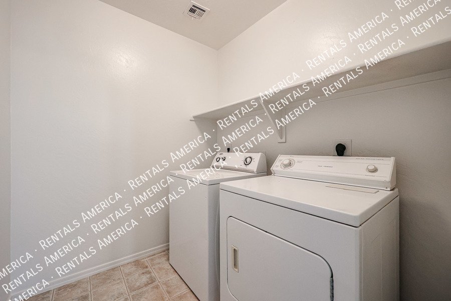 Spacious Home in The Gardens! property image