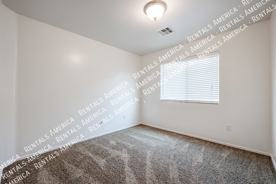 Spacious Home in The Gardens! property image