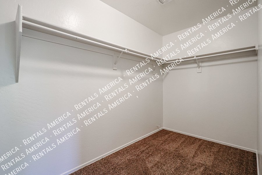 Spacious Home in The Gardens! property image