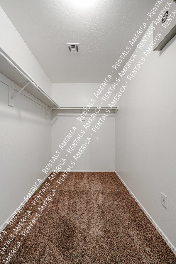 Spacious Home in The Gardens! property image