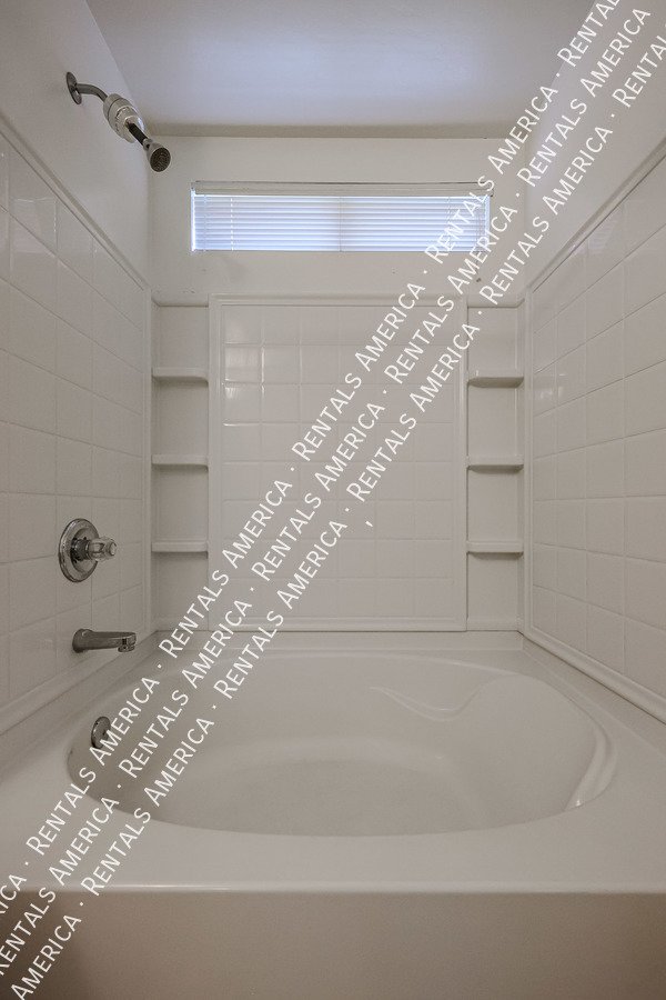 Spacious Home in The Gardens! property image