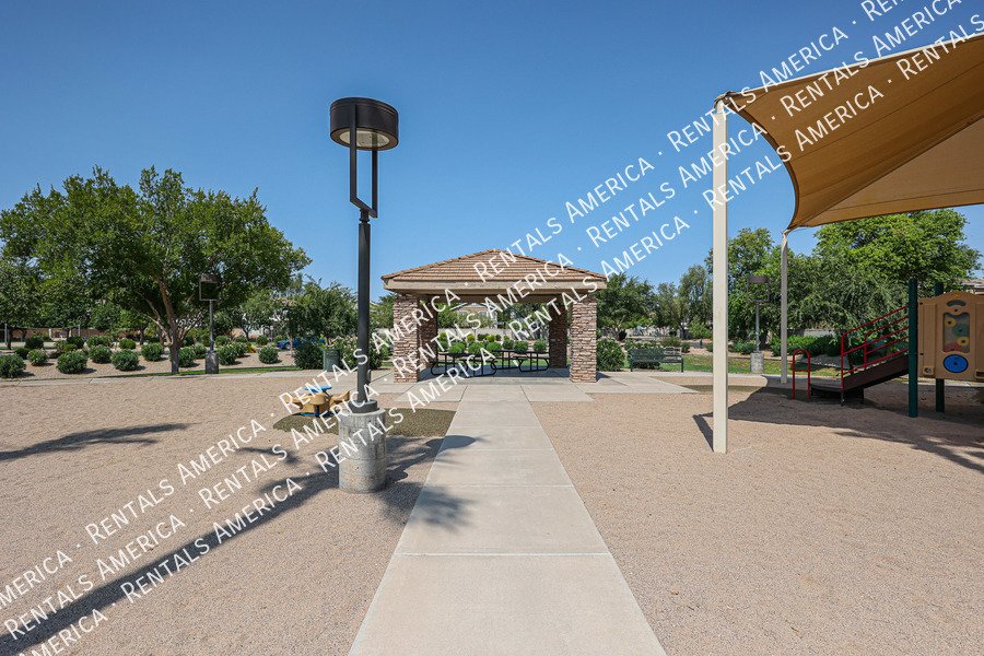 Spacious Home in The Gardens! property image