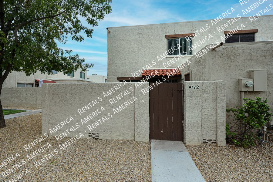 Nice corner 2 bd / 1 ba 2-level condo in the heart of Scottsdale!!! property image