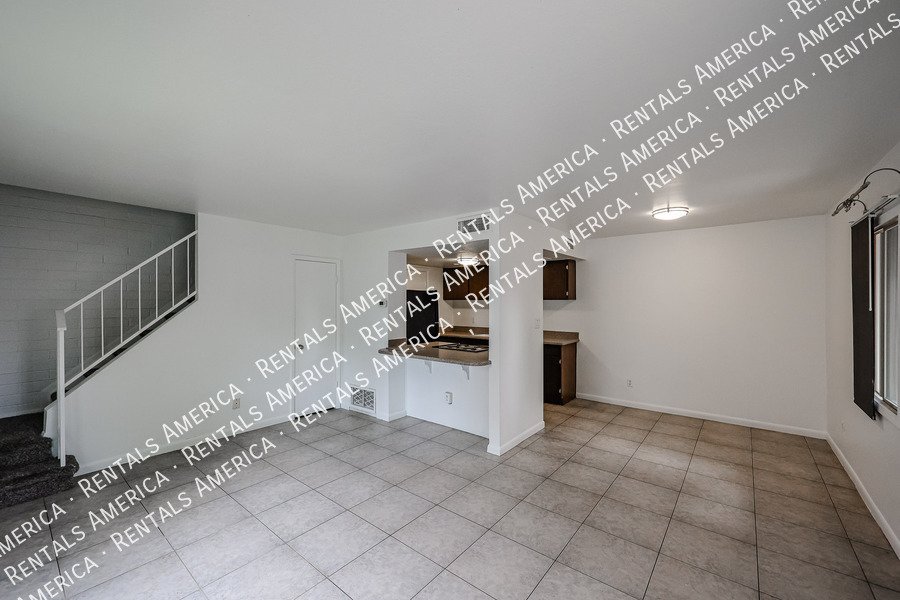 Nice corner 2 bd / 1 ba 2-level condo in the heart of Scottsdale!!! property image