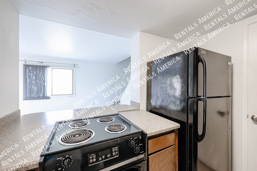 Nice corner 2 bd / 1 ba 2-level condo in the heart of Scottsdale!!! property image