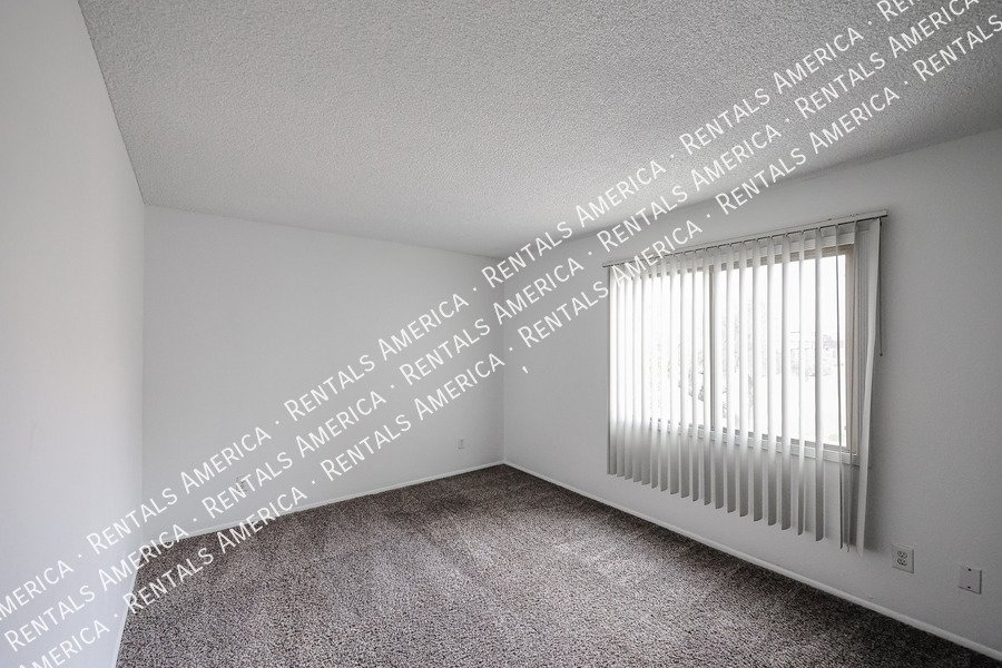 Nice corner 2 bd / 1 ba 2-level condo in the heart of Scottsdale!!! property image