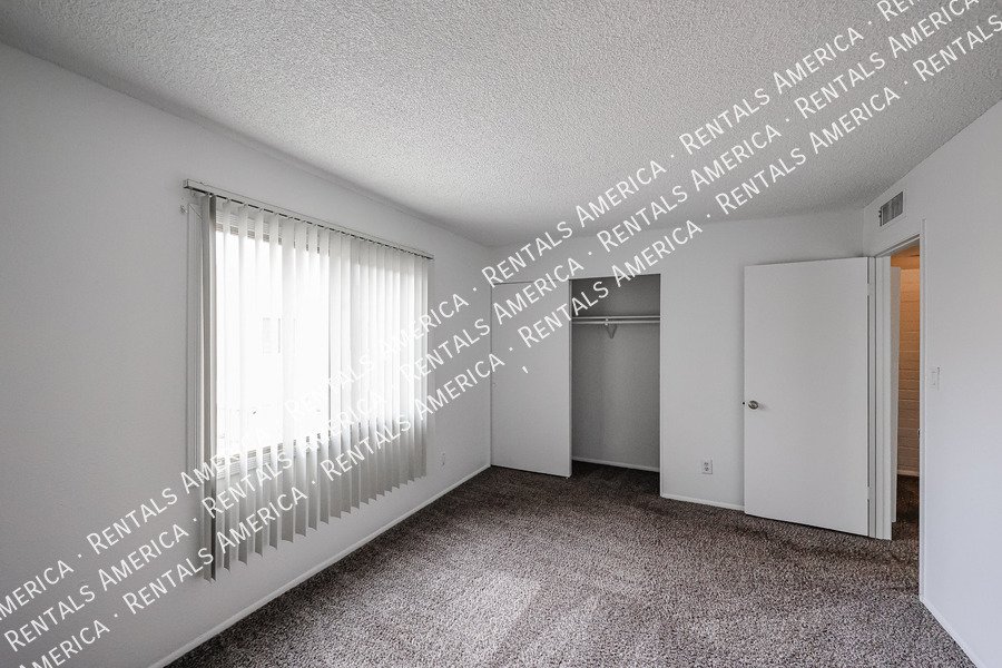 Nice corner 2 bd / 1 ba 2-level condo in the heart of Scottsdale!!! property image