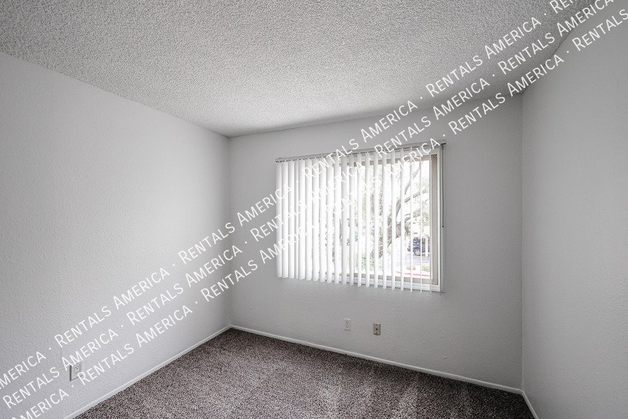 Nice corner 2 bd / 1 ba 2-level condo in the heart of Scottsdale!!! property image