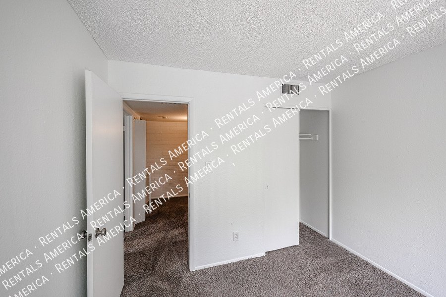 Nice corner 2 bd / 1 ba 2-level condo in the heart of Scottsdale!!! property image