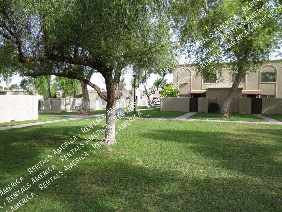 Nice corner 2 bd / 1 ba 2-level condo in the heart of Scottsdale!!! property image
